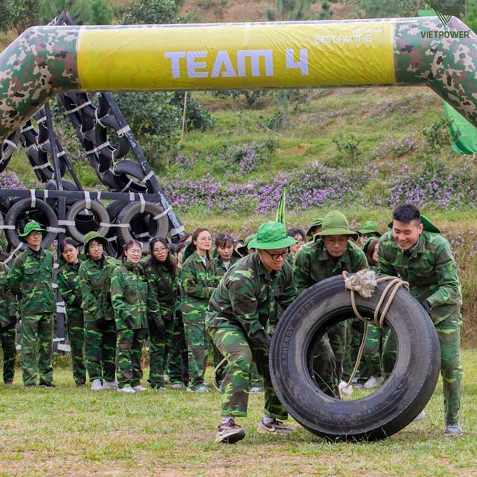 Vận dụng trí lực và sức khỏe để vận chuyển chướng ngại vật về đích Vận dụng trí lực và sức khỏe để vận chuyển chướng ngại vật về đích