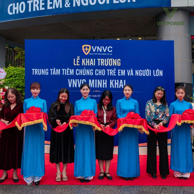 nghi thức cắt băng trong ngày lễ khai trương vnvc minh khai 2023