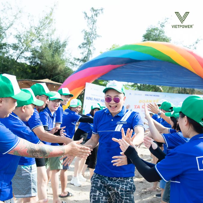 Sau những giờ làm việc căng thẳng, team building là cơ hội để mỗi cá nhân được thư giãn, tái tạo năng lượng và làm mới tinh thần.