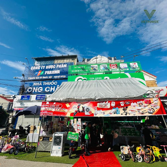 Băng rôn khai trương cửa hàng là một trong những công cụ truyền thông không thể thiếu khi mở cửa hàng mới.