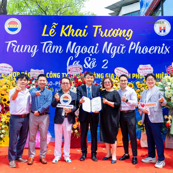 Trong sự kiện khai trương, phần hoạt náo chính là “điểm giữ chân” khách hàng