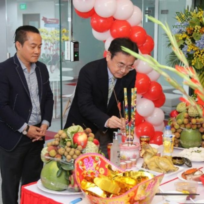 Ngoài việc chuẩn bị văn khấn khai trương cửa hàng phù hợp, gia chủ cũng cần đặc biệt lưu ý những điều kiêng kỵ trong quá trình chuẩn bị và tiến hành đọc khấn.