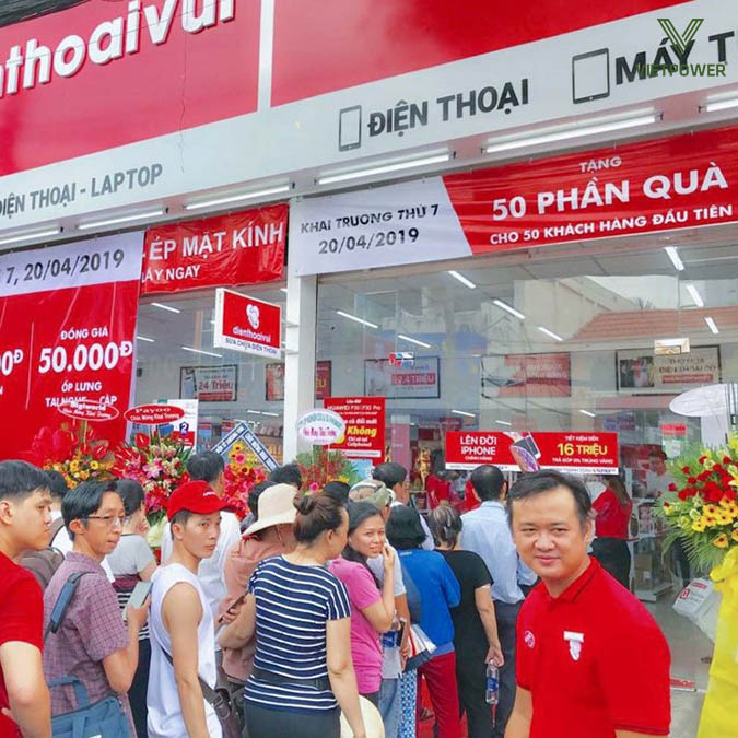 Banner cần có đủ thông tin để liên hệ hoặc tìm đến địa điểm khai trương