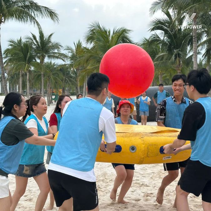 Trò chơi team building “Chung sức đồng lòng”