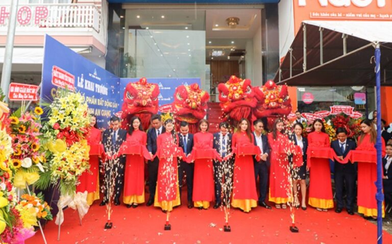 Hướng dẫn lập kế hoạch khai trương chi tiết [Mẫu thực tế 2025]