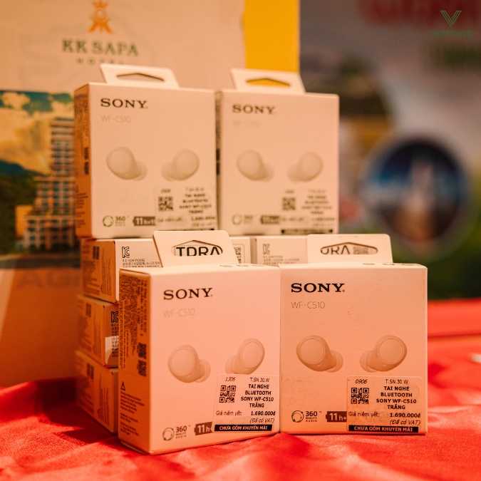 Nhiều phần quà giá trị cao như tai nghe Sony,...