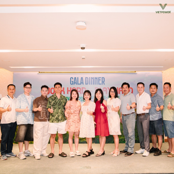 Tập thể công ty Nguyễn Kim