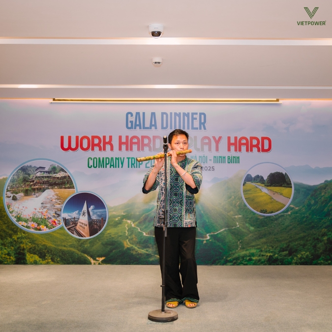 Nghệ sĩ độc tấu sáo trúc, mang đến âm hưởng núi rừng Tây Bắc đầy mê hoặc