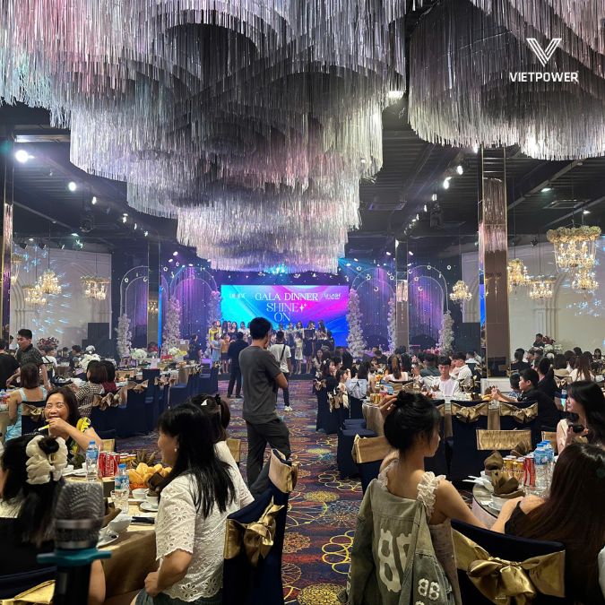 Khác với những buổi tiệc thông thường, tổ chức Gala Dinner đòi hỏi kịch bản chỉn chu, hình ảnh đẳng cấp và trải nghiệm trọn vẹn cho khách mời.