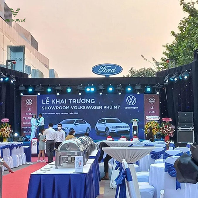 Background khai trương showroom ô tô tông màu lạnh và đèn kết hợp