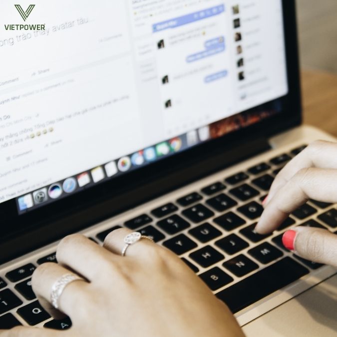 Đăng bài viết khai trương trên Facebook