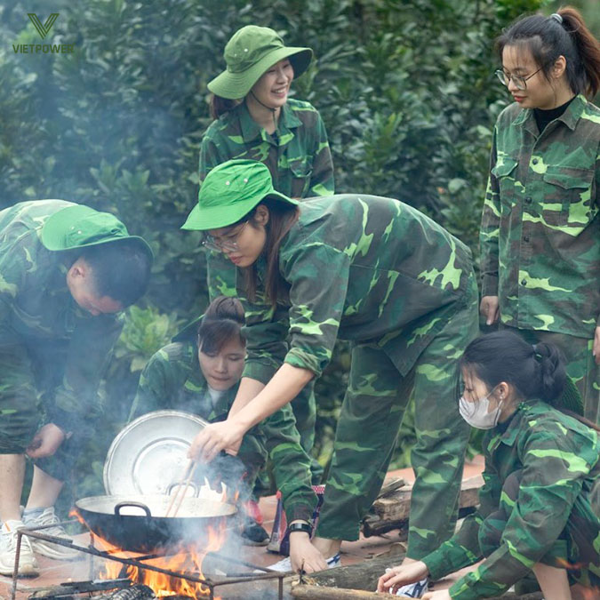 Nghệ thuật nấu ăn quân đội với sự hợp tác của toàn đội Nghệ thuật nấu ăn quân đội với sự hợp tác của toàn đội
