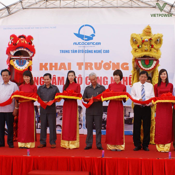 Nên chọn nhạc nền phù hợp khi thực hiện cắt băng khai trương