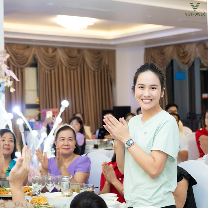 Vinh danh khách hàng/đối tác tạo ấn tượng sâu sắc và khích lệ hợp tác lâu dài Vinh danh khách hàng/đối tác tạo ấn tượng sâu sắc và khích lệ hợp tác lâu dài
