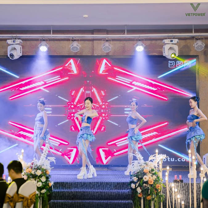 Các tiết mục biểu diễn nghệ thuật ở gala dinner giúp sự kiện trở nên sống động Các tiết mục biểu diễn nghệ thuật ở gala dinner giúp sự kiện trở nên sống động