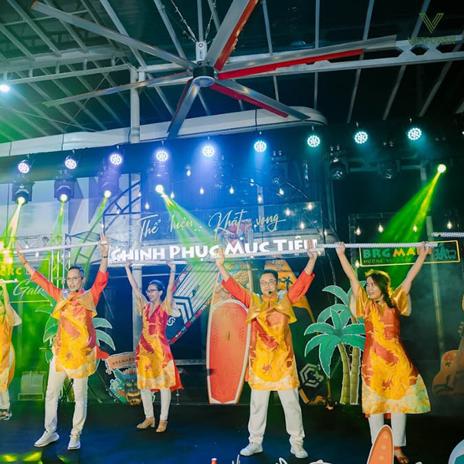 Gala Dinner hoành tráng với các màn diễn công phu