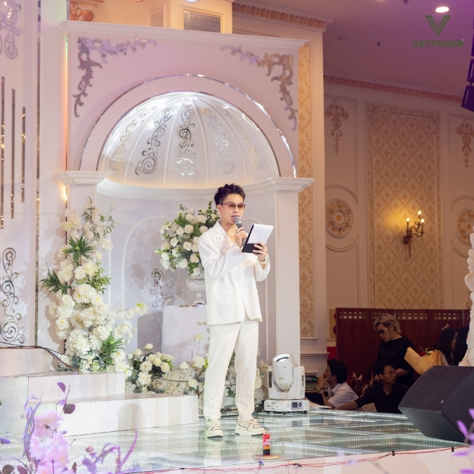 MC giới thiệu đại biểu và khách mời
