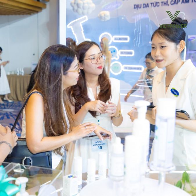 kịch bản ra mắt sản phẩm mới cần bố trí hoạt động cho khách hàng trực tiếp trải nghiệm sản phẩm