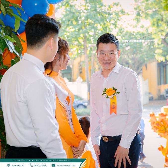 Khách mời tham dự lễ khai trương