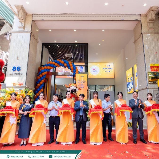 Cắt băng khánh thành khai trương