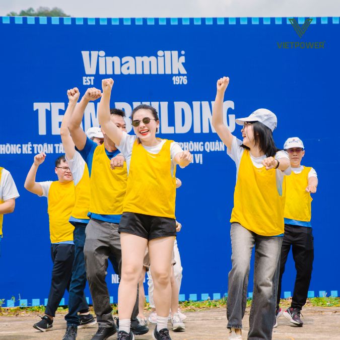 màn khởi động nhảy tập thể sôi động trong chương trình vinamilk team building 2024