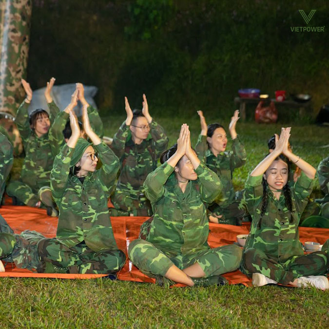 Phút thư giãn sau hành quân đồng đội của các "chiến sĩ" MSB Phút thư giãn sau hành quân đồng đội của các "chiến sĩ" MSB