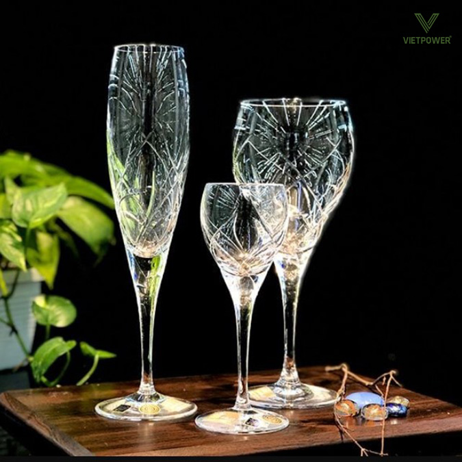 Bộ ly pha lê tôn lên sự đẳng cấp trong tiếp khách