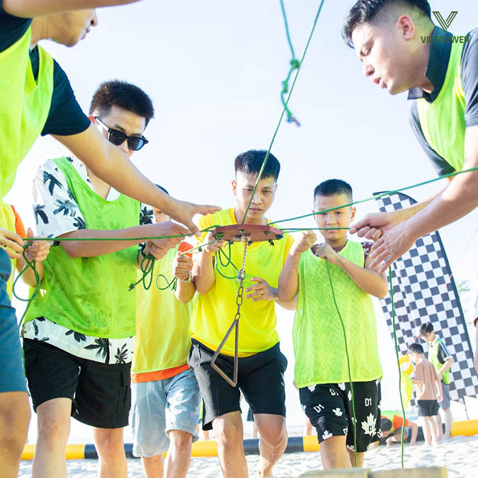 Vận chuyển bóng nước bằng dây - Căng thẳng đến giây cuối