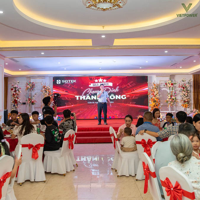 Tiết mục văn nghệ "cây nhà lá vườn" nhận được sự hưởng ứng của mọi người