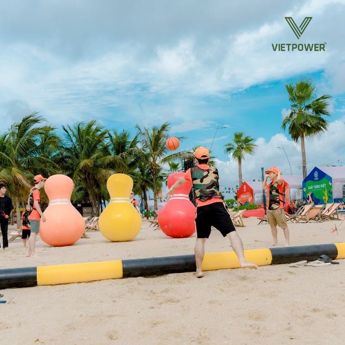 Trò chơi "Bowling khổng lồ" yêu cầu kỹ năng nhắm mục tiêu chuẩn xác