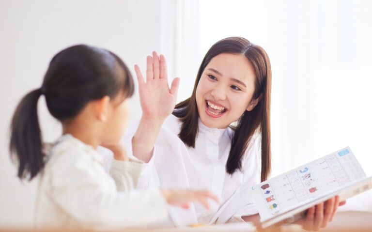 Tổ chức 20/10 cho giáo viên: Ý tưởng, kịch bản, quà tặng 2025