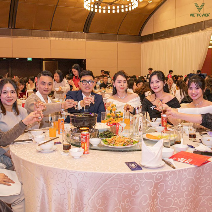 Cần lựa chọn thời gian & địa điểm ở mẫu kế hoạch tổ chức tiệc tất niên Cần lựa chọn thời gian & địa điểm ở mẫu kế hoạch tổ chức tiệc tất niên