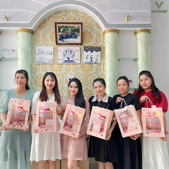 Tặng quà 20/10 cho nhân viên nữ là cơ hội để doanh nghiệp thể hiện sự quan tâm Tặng quà 20/10 cho nhân viên nữ là cơ hội để doanh nghiệp thể hiện sự quan tâm