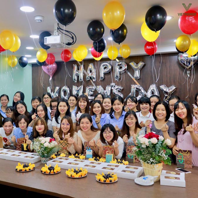 Tổ chức buổi lễ nhỏ, trang trọng giúp nhân viên cảm nhận được sự trân trọng Tổ chức buổi lễ nhỏ, trang trọng giúp nhân viên cảm nhận được sự trân trọng