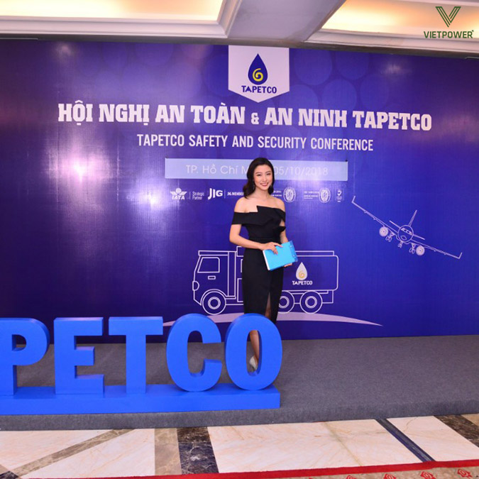 Chuẩn bị thiết bị và hậu cần đầy đủ giúp hội nghị diễn ra chuyên nghiệp và an toàn Chuẩn bị thiết bị và hậu cần đầy đủ giúp hội nghị diễn ra chuyên nghiệp và an toàn