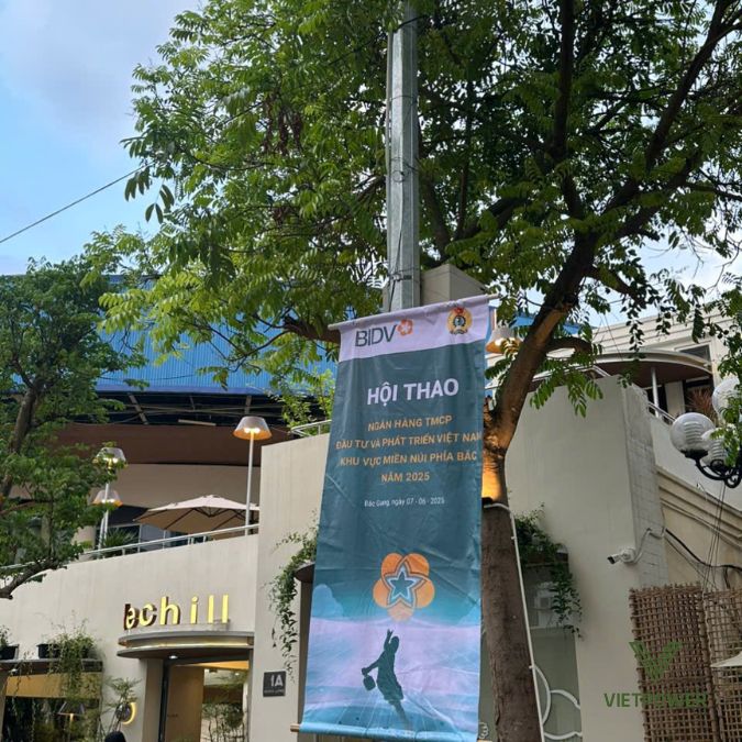 Banner quảng cáo sự kiện treo ngoài đường phố