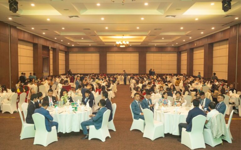 15+ Ý tưởng tổ chức tiệc tất niên cuối năm 2025 sáng tạo nhất