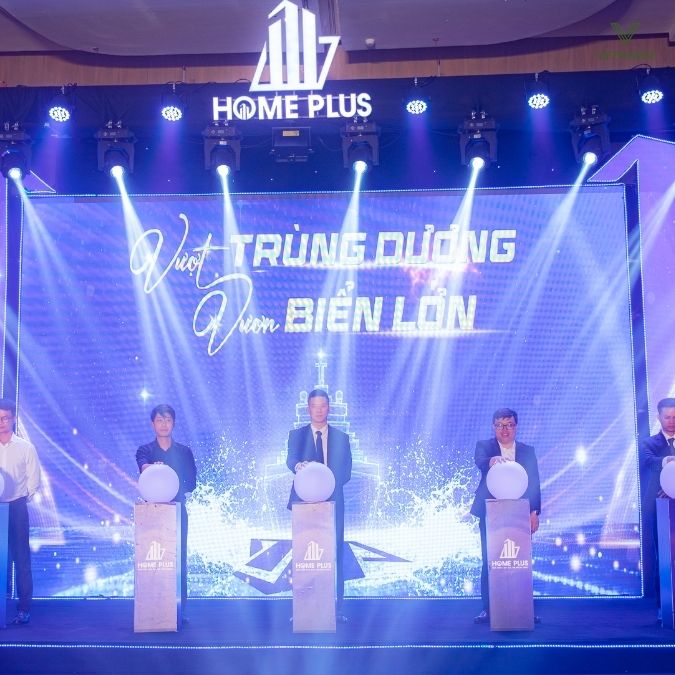 Sân khấu tiệc tất niên với hệ thống đèn LED và thiết bị công nghệ hiện đại