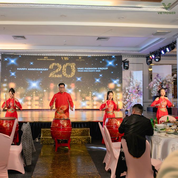 Rất nhiều tiết mục văn nghệ được đầu tư phần hình lẫn phần nghe