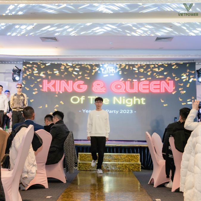 Không khí nóng hơn bao giờ hết khi từng thí sinh bước ra