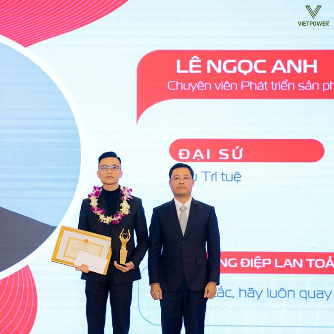 Lễ vinh danh các cá nhân và tập thể xuất sắc, những người đã cống hiến hết mình Lễ vinh danh các cá nhân và tập thể xuất sắc, những người đã cống hiến hết mình