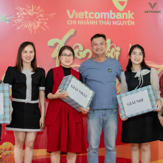 Trao giải cho những cá nhân chiến thắng 