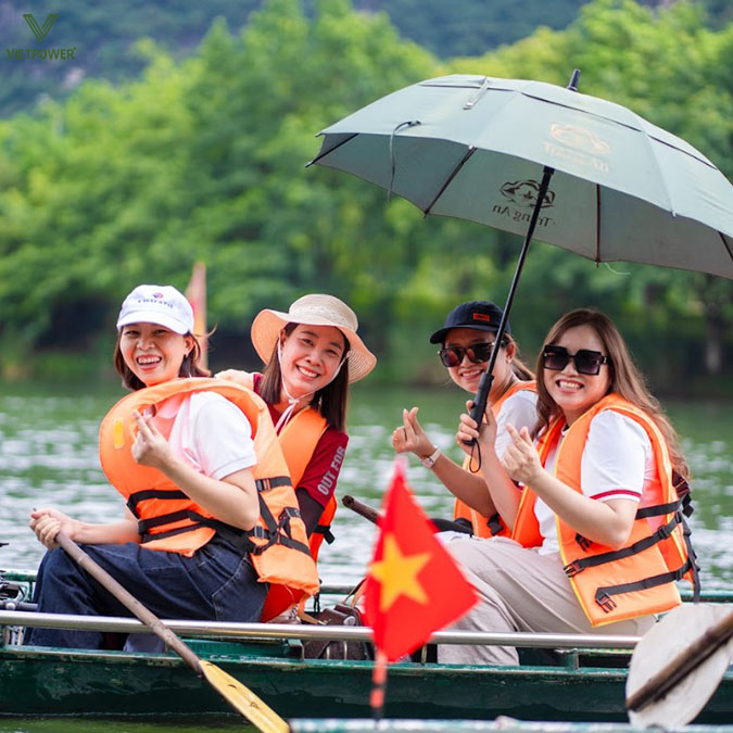 Các chị em cũng có những thời khắc vui vẻ tham quan Ninh Bình