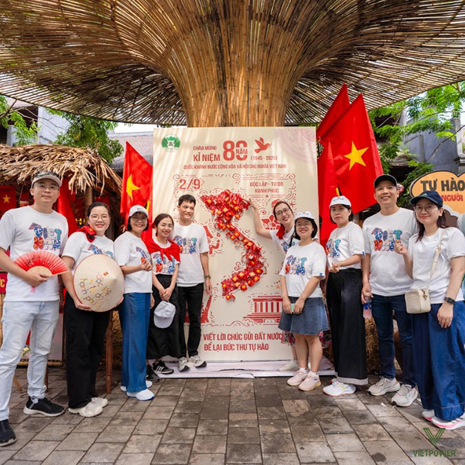 Chương trình mở đầu bằng chuyến tour khám phá vùng đất Ninh Bình