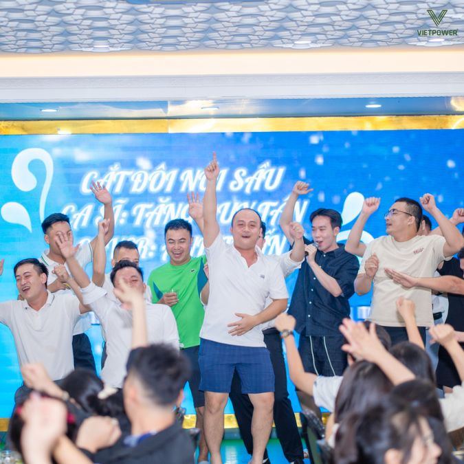 Cùng nhau nhảy múa trong âm nhạc sôi động