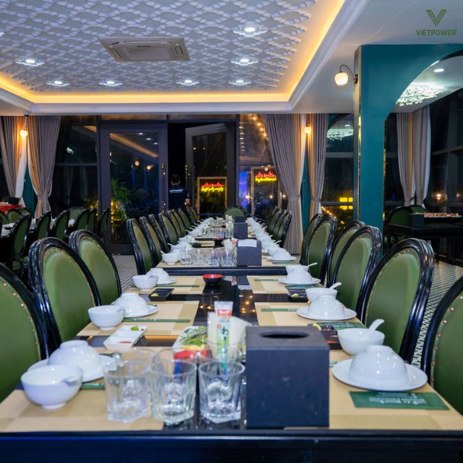 Không gian bàn tiệc sang trọng cho đêm Gala Dinner