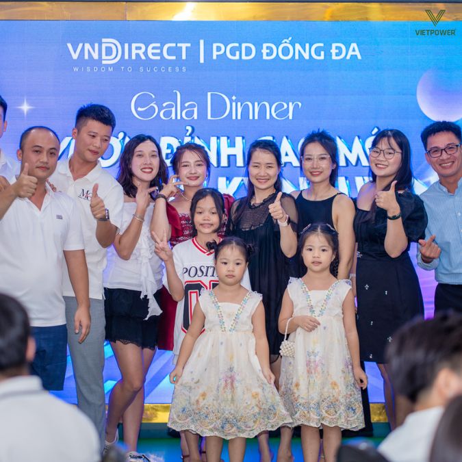 Khoảnh khắc chụp ảnh cùng các thành viên trong gia đình