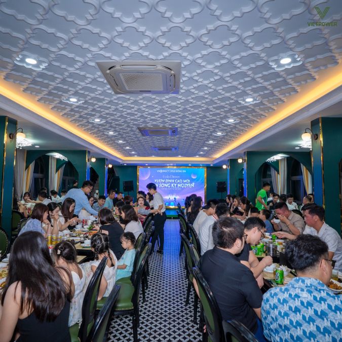 Không gian nhà hàng Gala Dinner ấm cúng