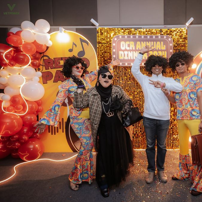 Backdrop phong cách trẻ trung mang đến không gian vui tươi