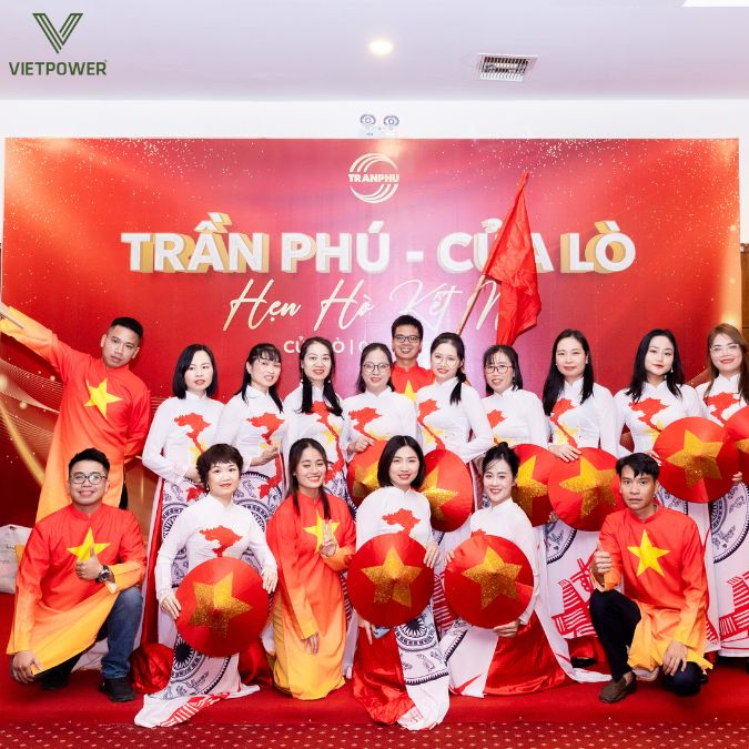 Tông màu đỏ may mắn, phù hợp tất niên cuối năm